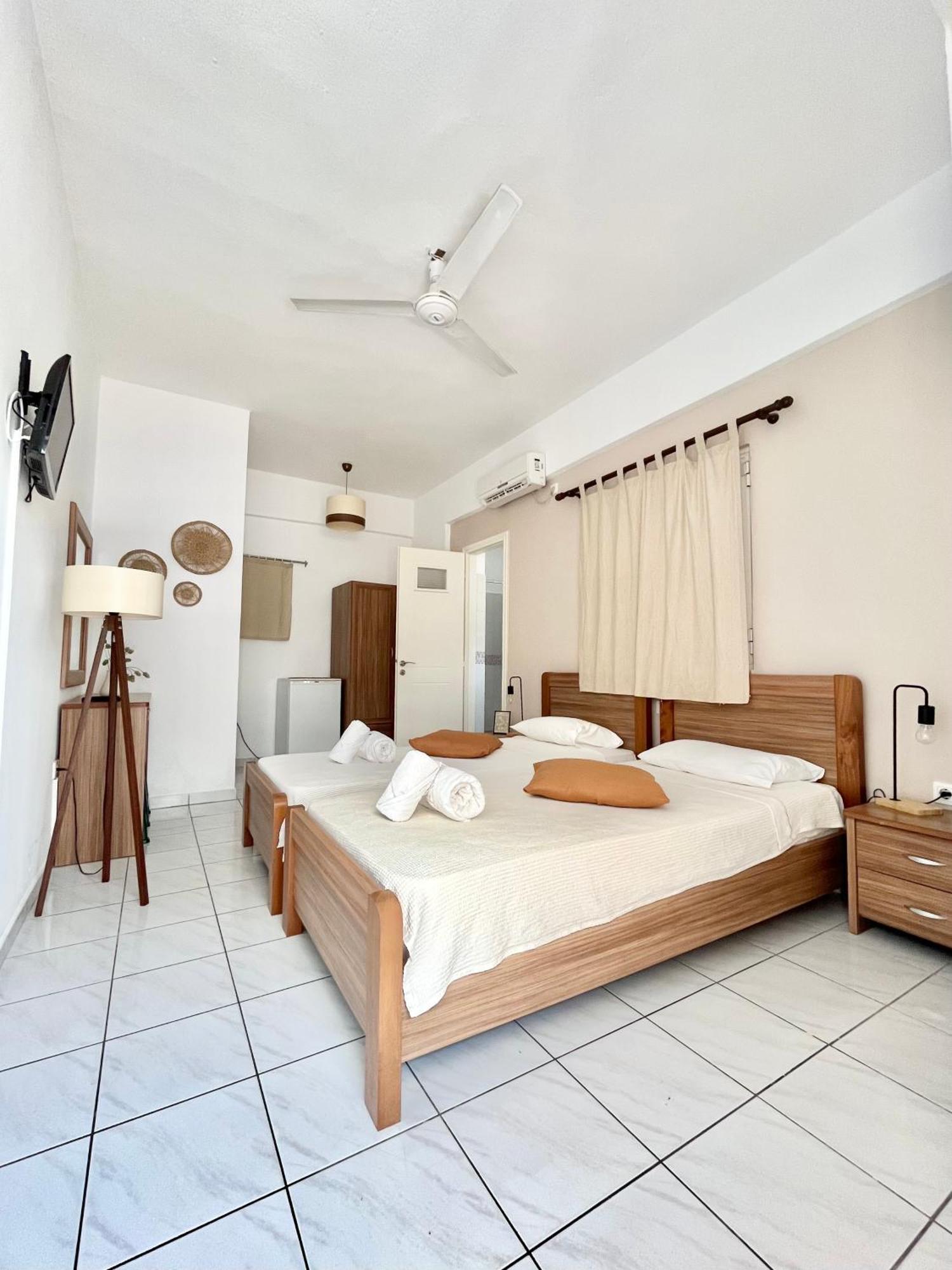 Koutrakis Rooms Finikounta Esterno foto