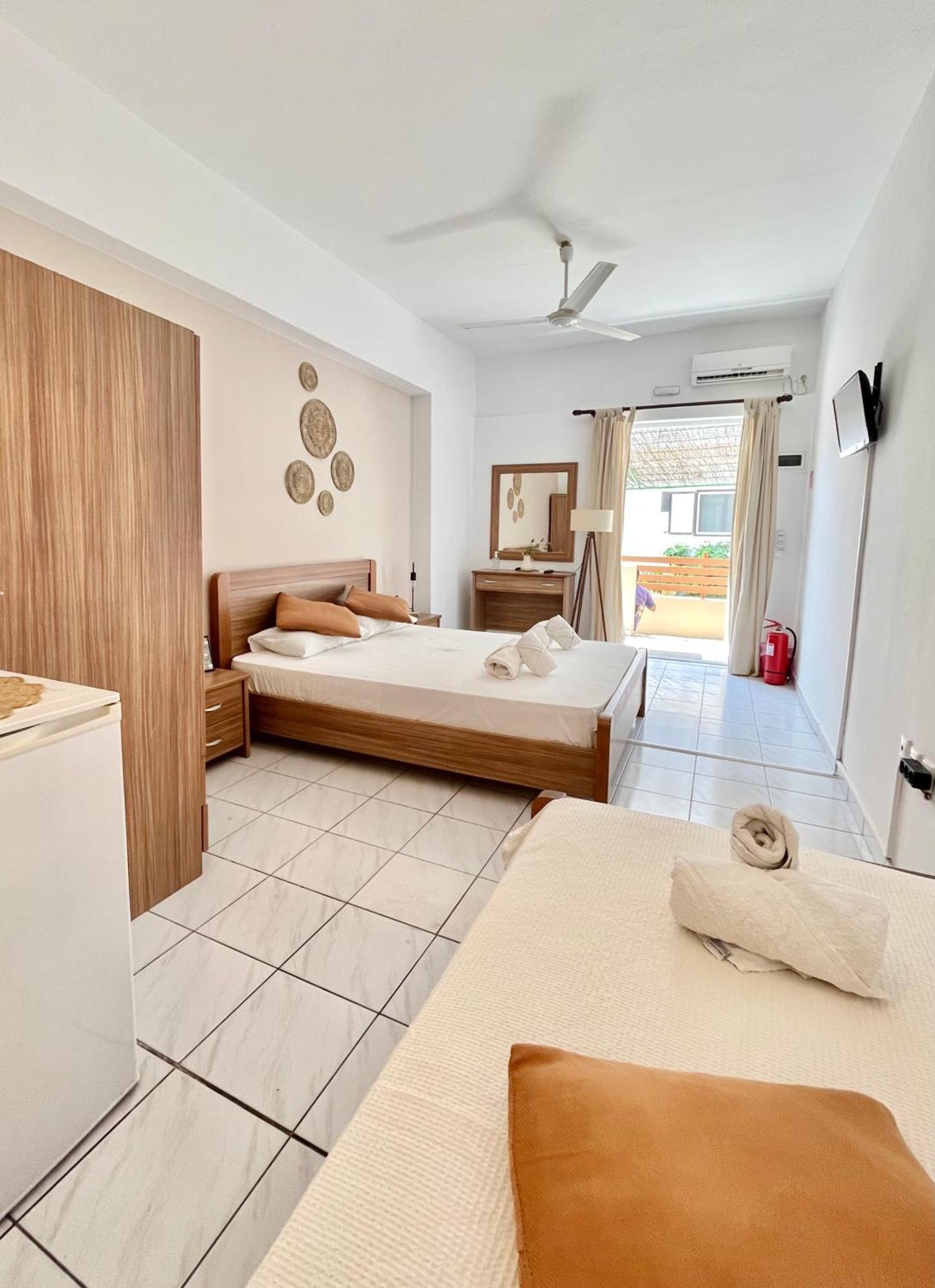 Koutrakis Rooms Finikounta Esterno foto