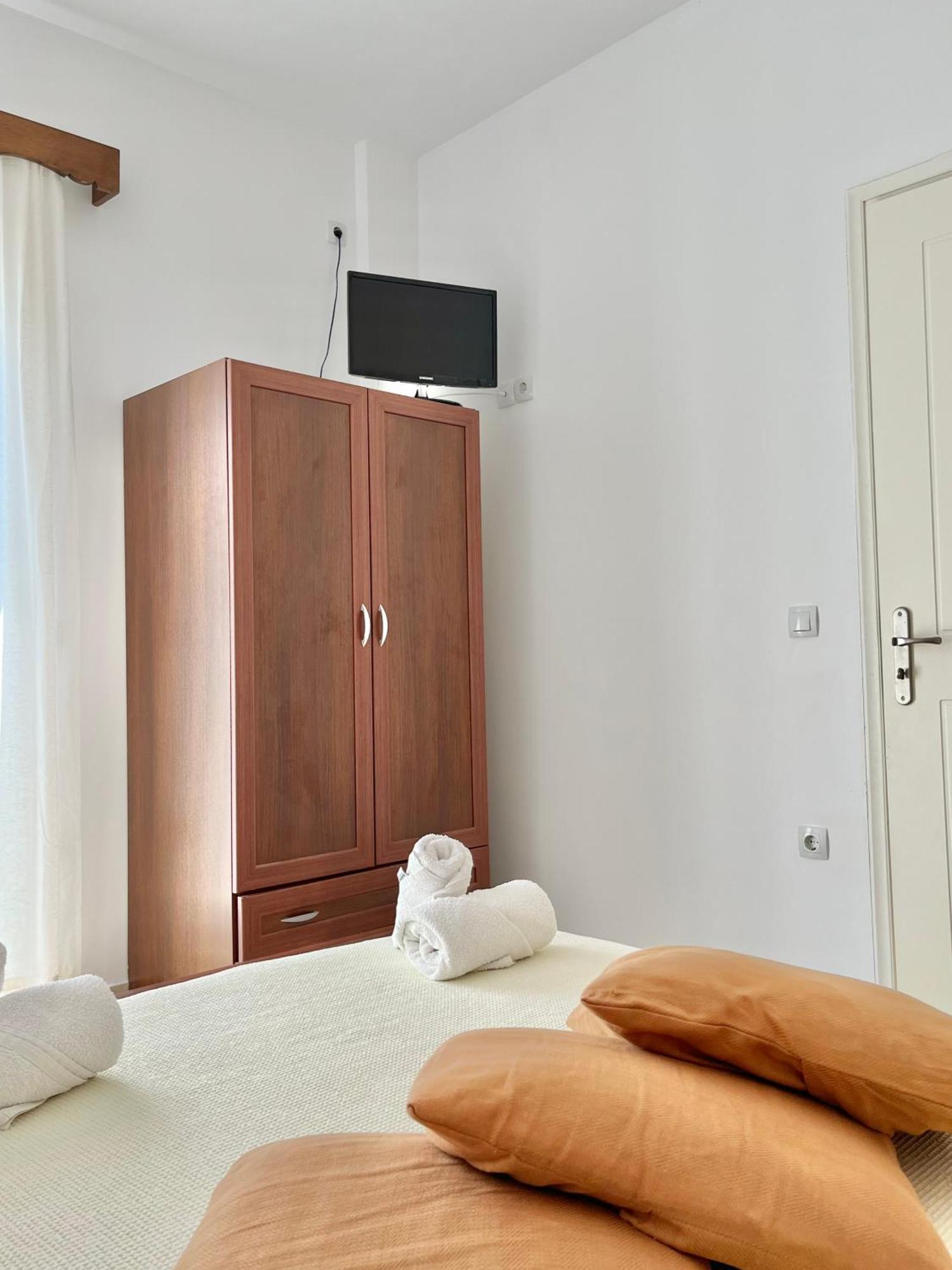 Koutrakis Rooms Finikounta Esterno foto