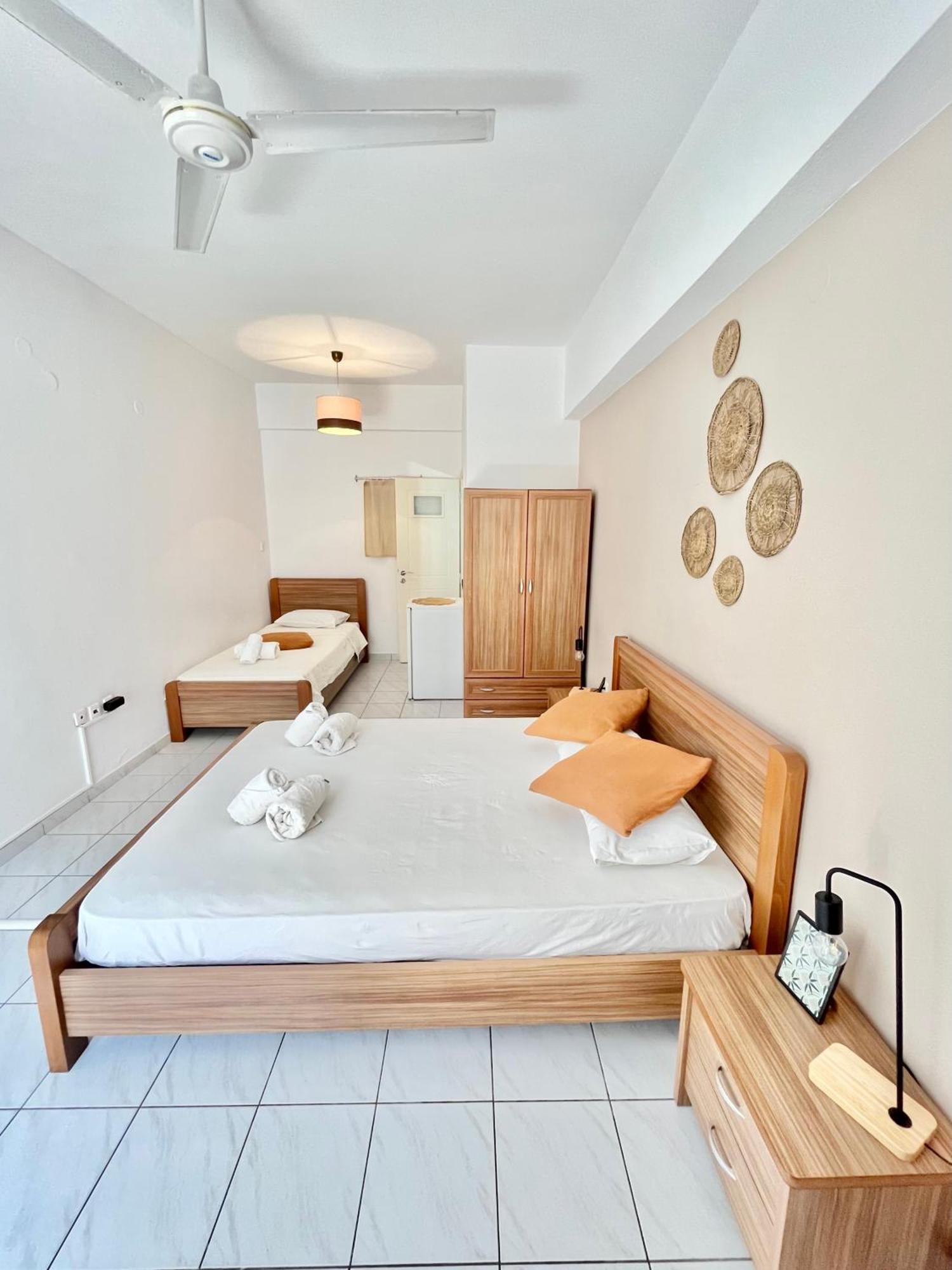 Koutrakis Rooms Finikounta Esterno foto