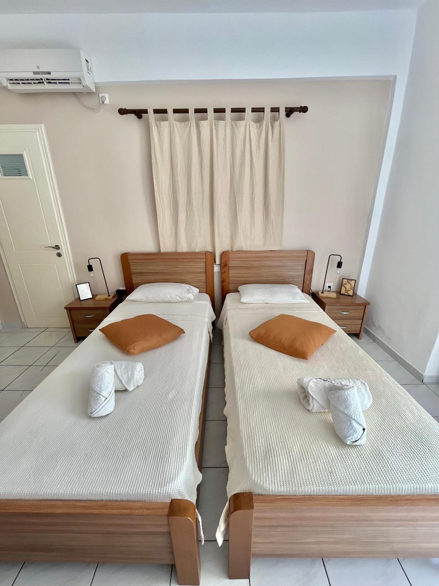 Koutrakis Rooms Finikounta Esterno foto