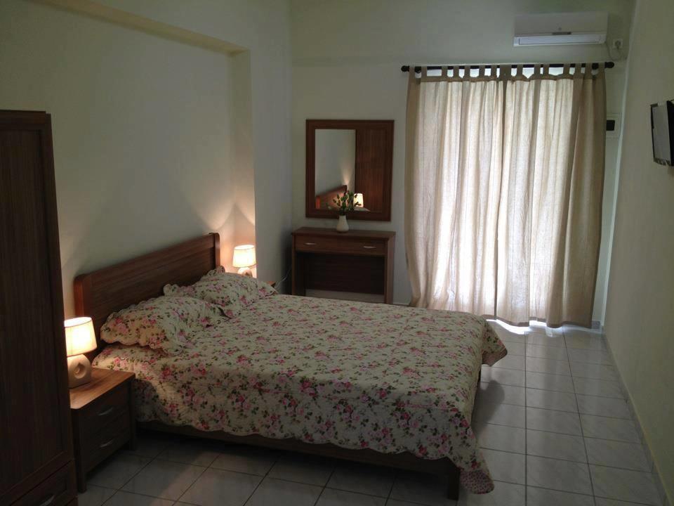 Koutrakis Rooms Finikounta Esterno foto