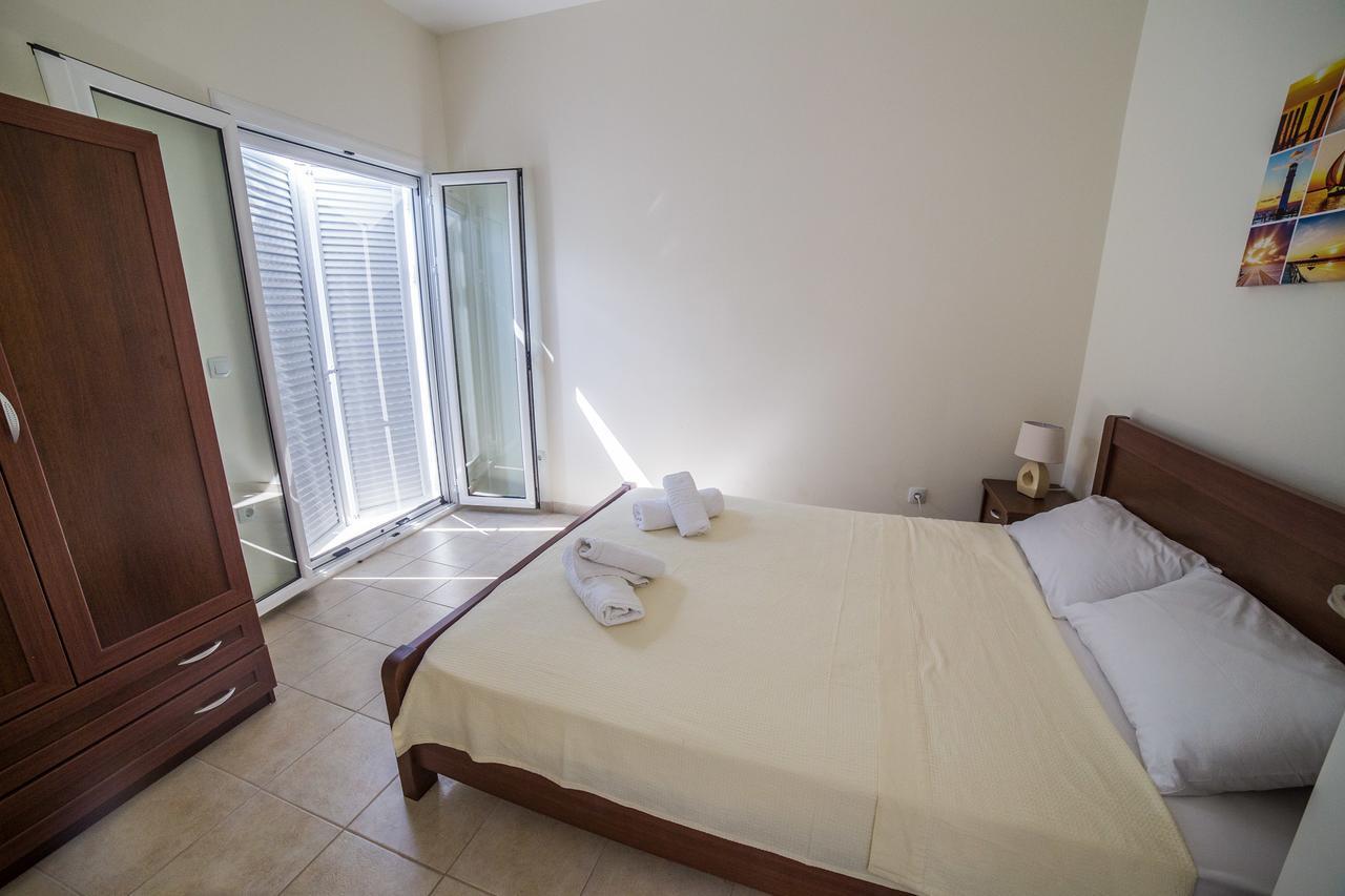 Koutrakis Rooms Finikounta Esterno foto
